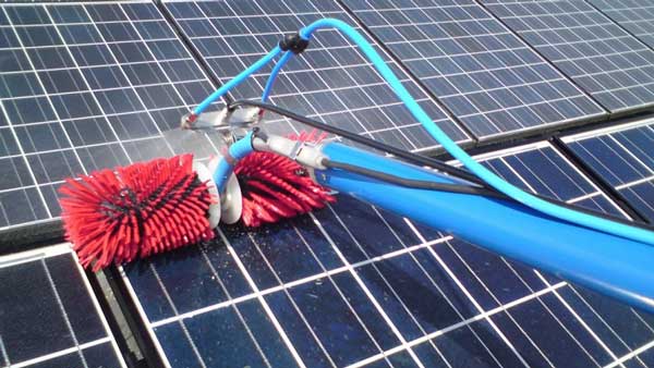 تمیزکننده پنل‌های خورشیدی
