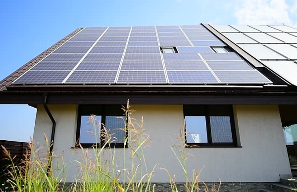 درآمدزایی از پشت بام خانه با انرژی خورشیدی