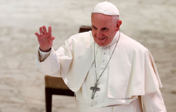 پاپ - منابع خبری می‌گوید رهبر کاتولیک‌های جهان ۲۵ دقیقه در آسانسور گیر کرده بوده است