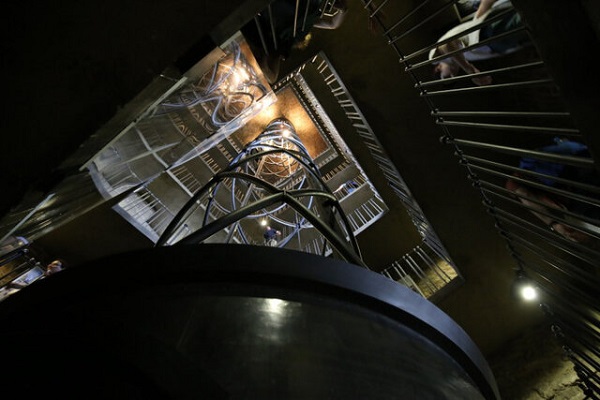 آسانسور فضایی زمین به ماه