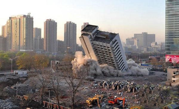 تخریب‌های جنجالی مهندسی ساختمان‌های بلند مرتبه در جهان+فیلم