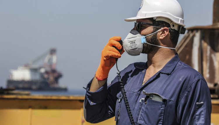 دفاع تمام قد «نفت» در برابر کرونا