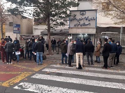 گروهی از مهندسان ساختمان با تجمع در مقابل ساختمان مرکزی سازمان نظام مهندسی ساختمان تهران نسبت به نابسامانی‌های موجود در تعرفه‌های طراحی اعتراض کردند.