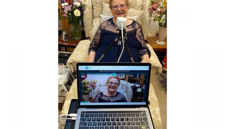 مکالمه زن متوفی با حاضران در مراسم ختم خود!