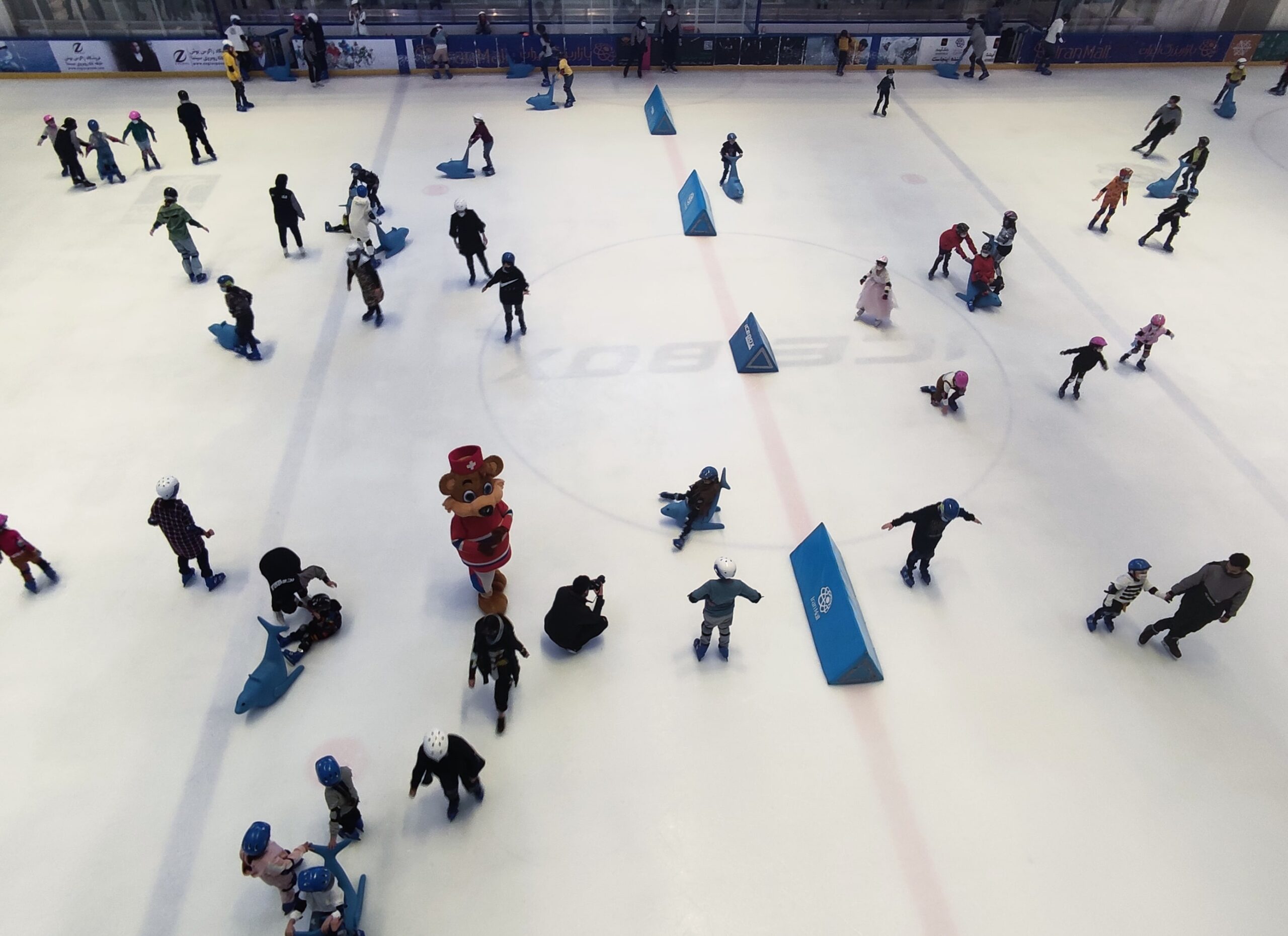 همایش تفریحی فرزندان اعضا در پیست یخ ایرانمال
