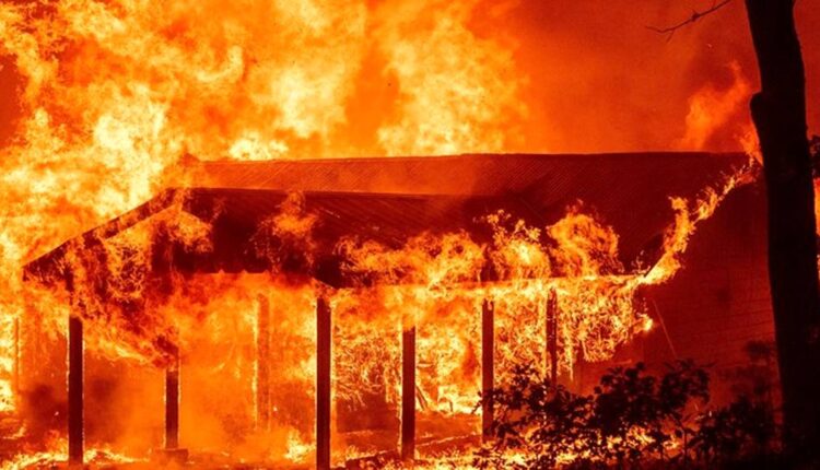 نجات ۴۰ نفر از آتش سوزی