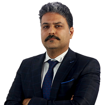 روح الله واصف/ مدیر مسئول و سردبیر پایگاه خبری تاسیسات نیوز: به نام خدا، سال پرماجرای 1403 سنگین و سخت به انتها می‌رود. آهنگ حرکتش چنان آهسته و پرهیاهوست که گویی در زیر هر ثانیه آن صدها مشکل ریزودرشت نهفته است. شاید بعد از سال‌های جنگ، کمتر سالی با این اندازه اتفاقات متفاوت و عجیب را تجربه کرده باشیم. تغییر ناگهانی رییس جمهور، جنگ، حوادث منطقه، تغییر در دولت ایالات‌متحده هریک برای چند سال می‌تواند تلاطم ایجاد کند و ازقضا همه در یک سال رخ داد.